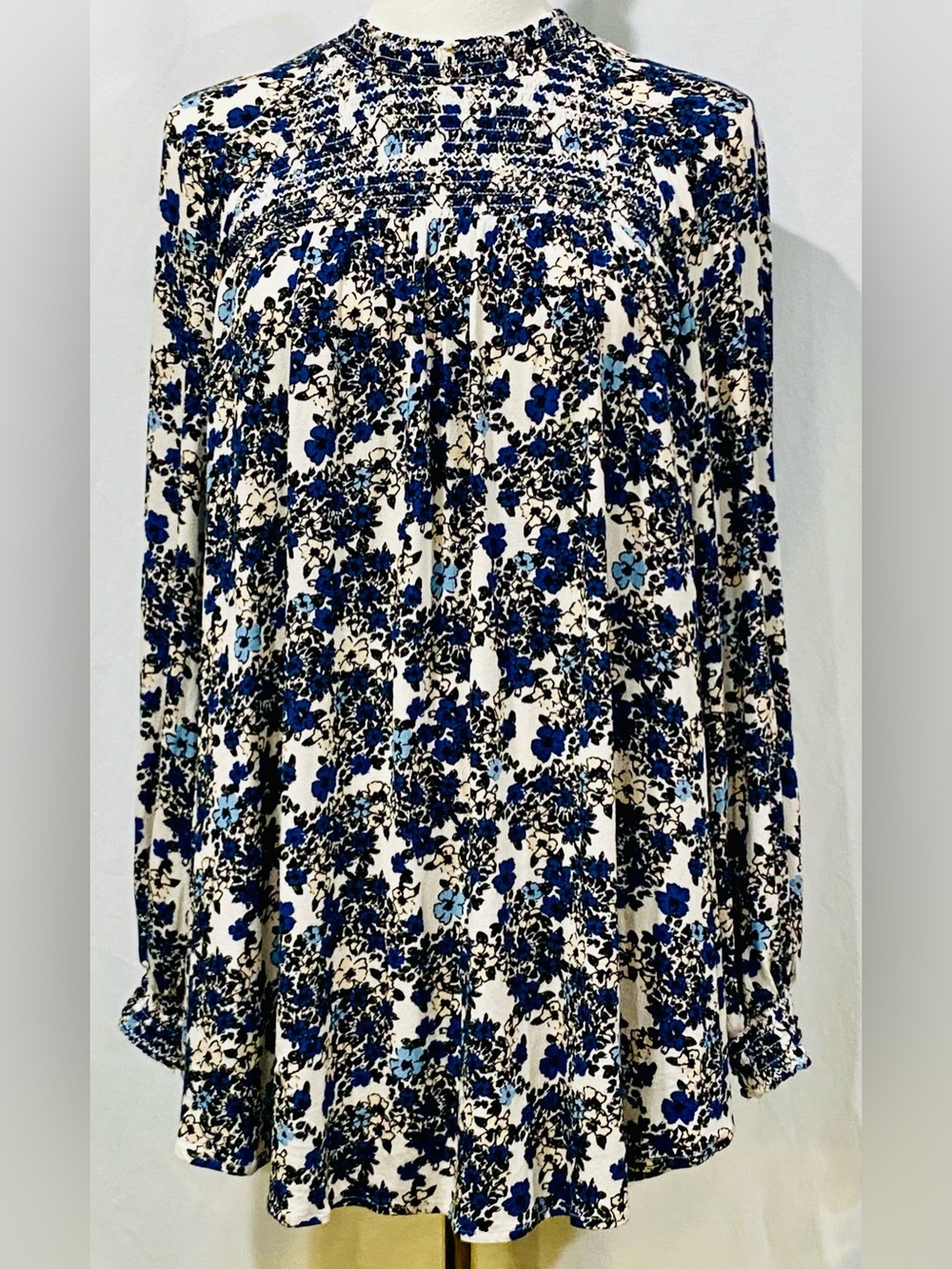 Free People Flowers in Her Hair Smocked Blue and Ivory Floral Blouse Size XS